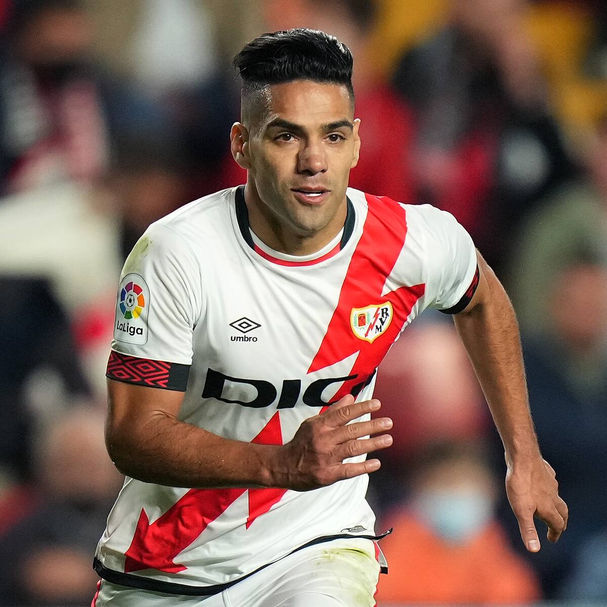 Falcao García recibe el premio a mejor jugador del Rayo Vallecano del mes de octubre