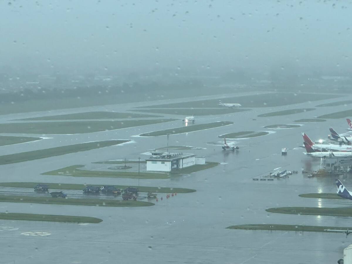 Llueve dentro del Aeropuerto del Dorado: Opain reporta empozamientos y busca controlar la situación