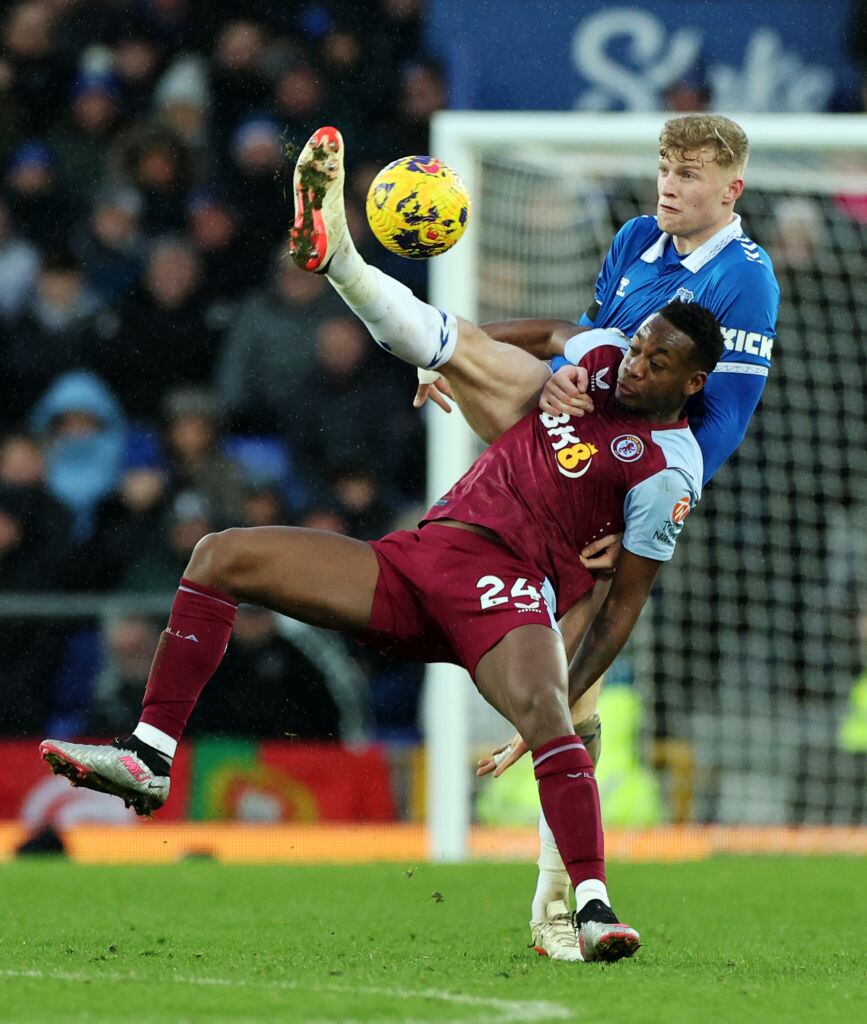 LIVERPOOL, ENGLAND - JANUARY 14: Jhon Duran of Aston Villa is challenged by Jarrad Branthwaite of Everton during the Premier League match between Everton FC and Aston Villa at Goodison Park on January 14, 2024 in Liverpool, England. (Photo by Jan Kruger/Getty Images)