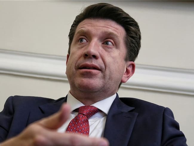 Debemos retomar la vida productiva, pero no la social: Diego Molano