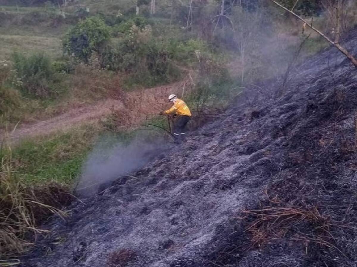 Robaron a dos personas y luego prendieron fuego a la casa en Caldas