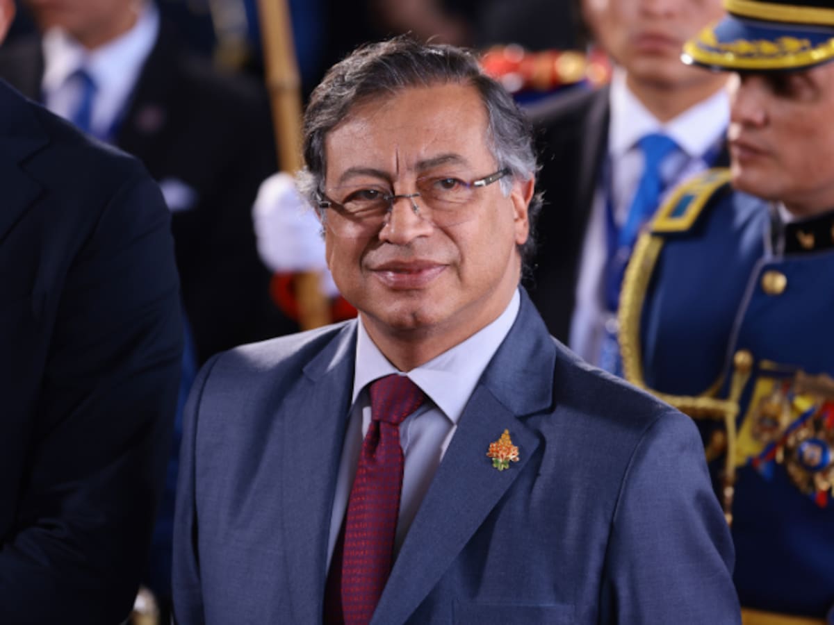 Hay que evitar que funcionarios del Estado se vinculen a actividades ilegales: Petro