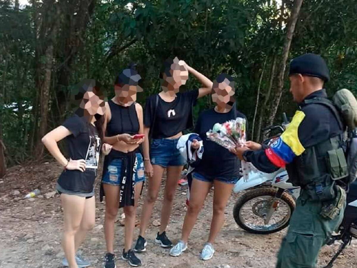 Disidencia de las Farc entregó flores por amor y amistad en el municipio de Tibú