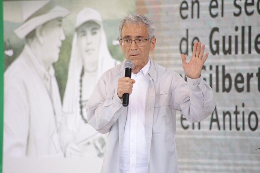 Padre de Roux rechazó uso de su imagen por parte de seguidores de la campaña de Gustavo Petro. Foto: Colprensa.