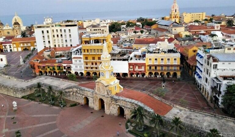 No está permitido el tránsito de chivas y demás vehículos turísticos en La Heroica. Foto: Archivo