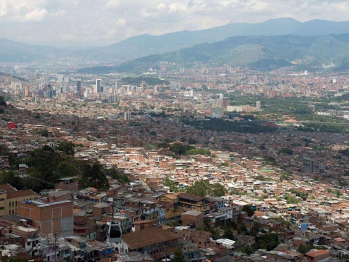 Cierre total de un sector del barrio Santa Cruz en Medellín por COVID-19