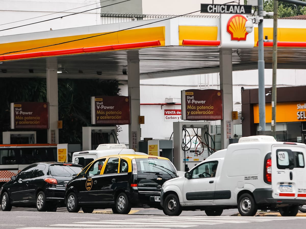 Refinerías de Argentina aseguran que se normaliza el abastecimiento de combustibles