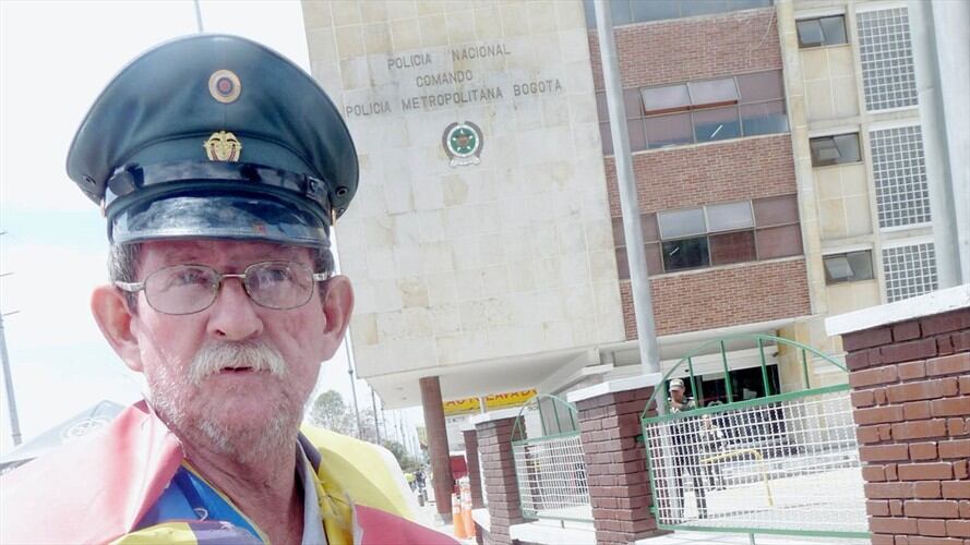 Murió 'Don Raúl', hombre que le reclamó a Uribe verdad sobre asesinato de su hijo. Foto: Colprensa-Q hubo Bogotá