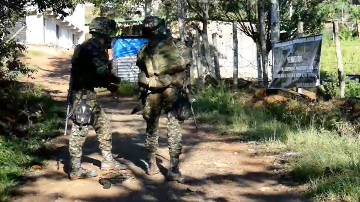 Ejército desmonta vallas de las disidencias en el corregimiento de El Plateado, Cauca