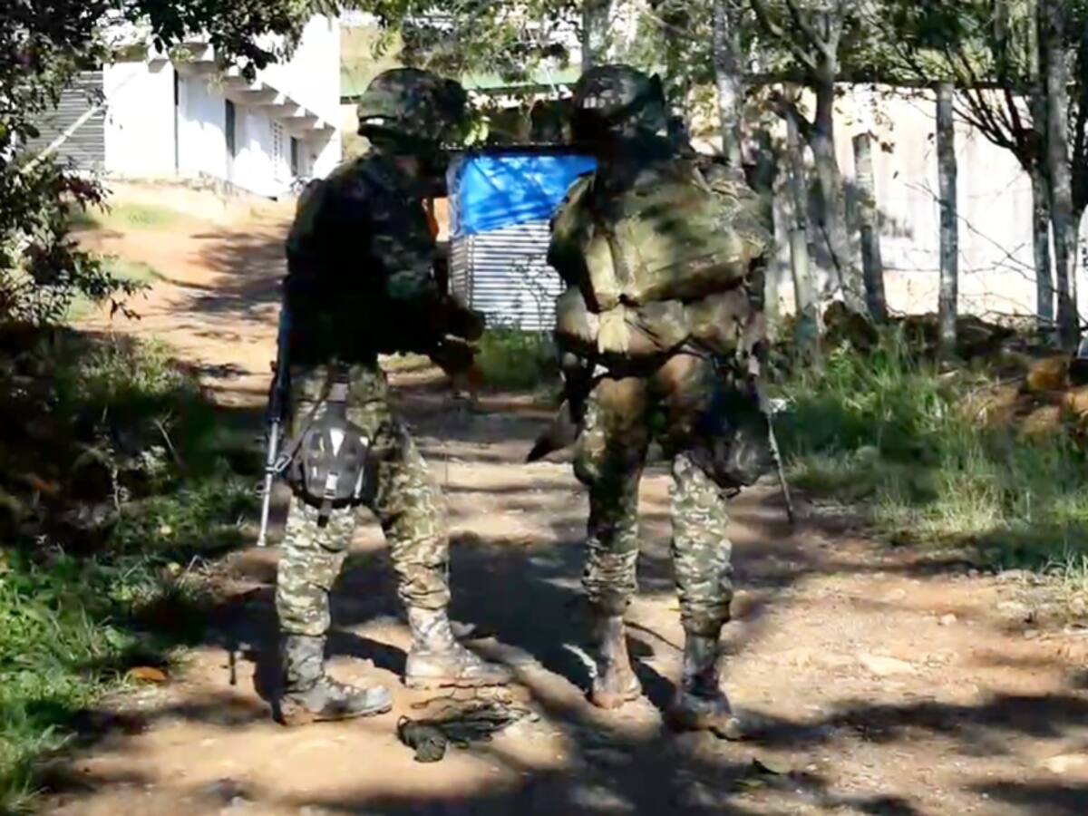 Ejército desmonta vallas de las disidencias en el corregimiento de El Plateado, Cauca