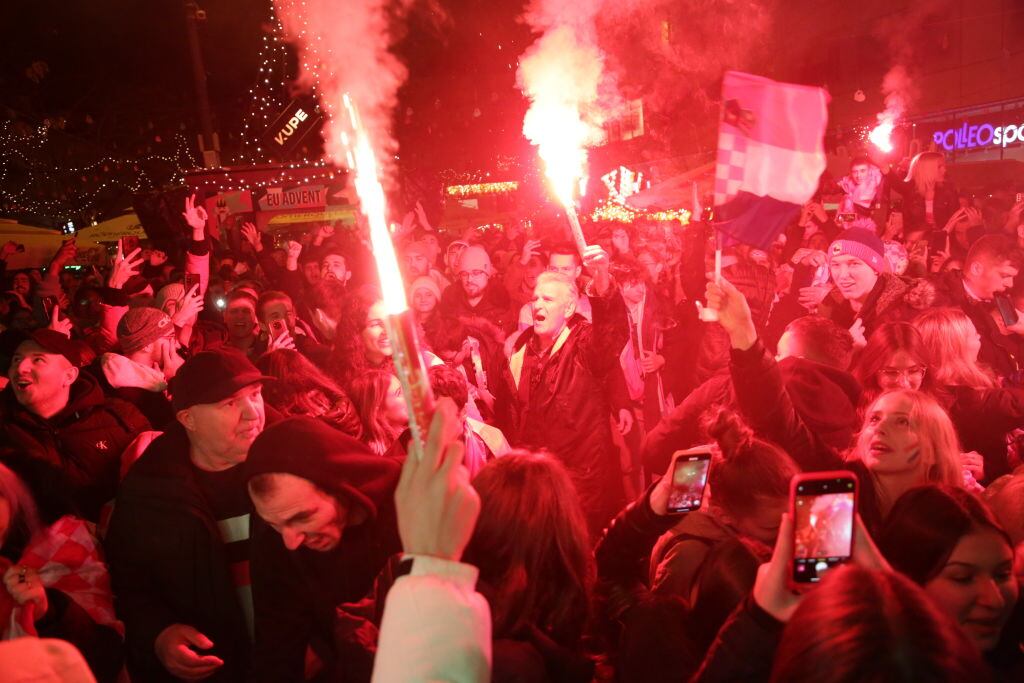 Croatian fans watch World Cup Qatar 2022 QF quarter final match in Zagreb, Croatia on 09 December 2022. (Photo by Stipe Majic/Anadolu Agency via Getty Images)