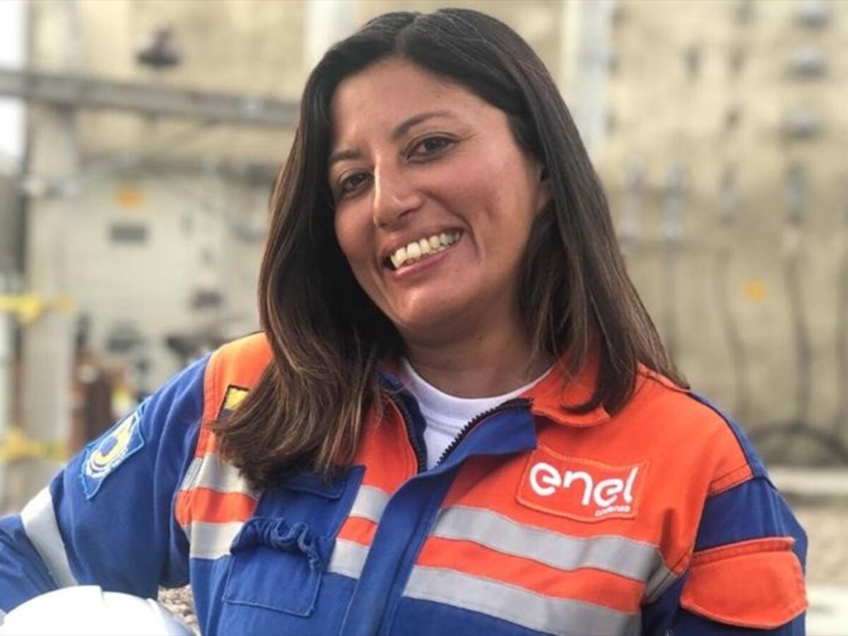 Jackeline Váquiro, 42 años, experta en redes eléctricas aéreas de Enel, es #UnaMujerW