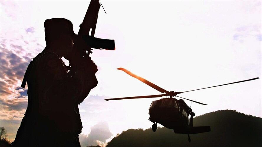 El senador Wilson Arias denunció, a través de redes sociales, que un helicóptero del Ejército Nacional habría aterrizado en el campo desprotegido del SENA. Foto: Getty Images / FERNANDO VERGARA