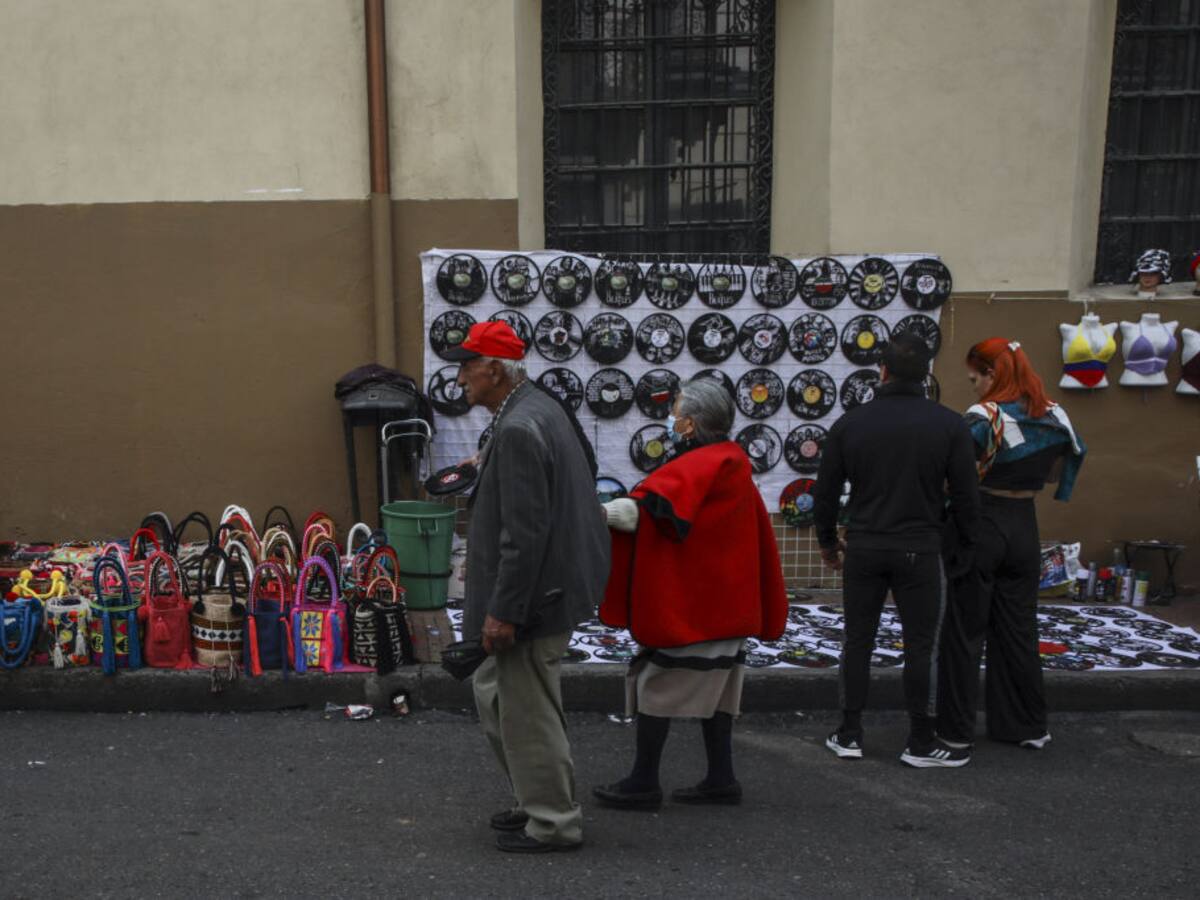 ¿Cobrarán a vendedores ambulantes en Bogotá por uso de espacio público desde marzo? Responde IPES