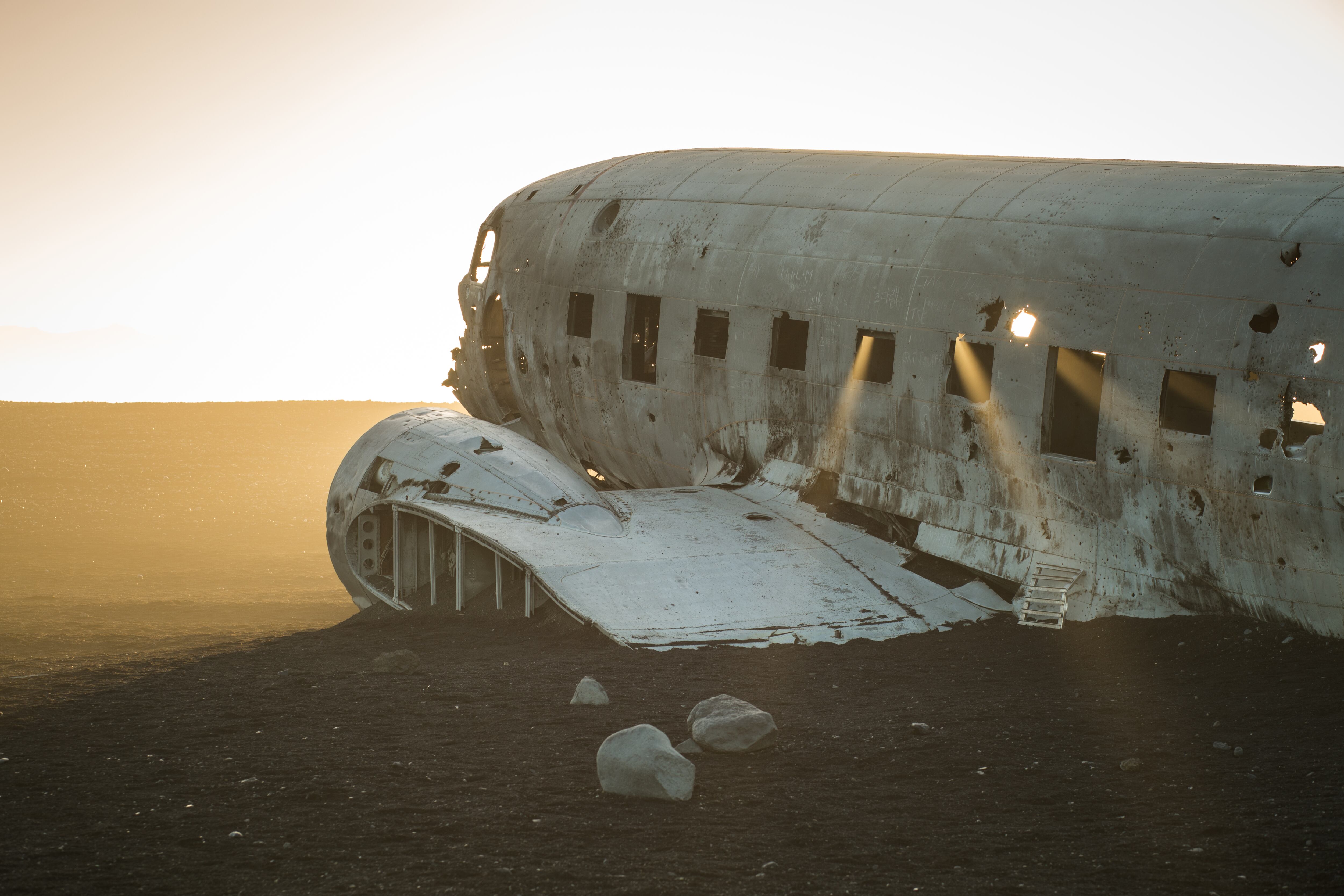 Se elevan a 16 los muertos y a 100 los heridos en el accidente de un avión militar en Bangladesh