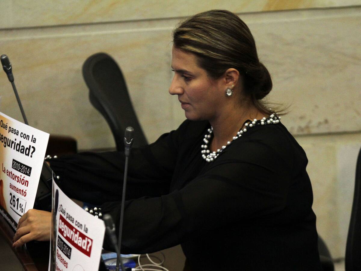 Senadora Paola Holguín exige que Catherine Juvinao se retracte