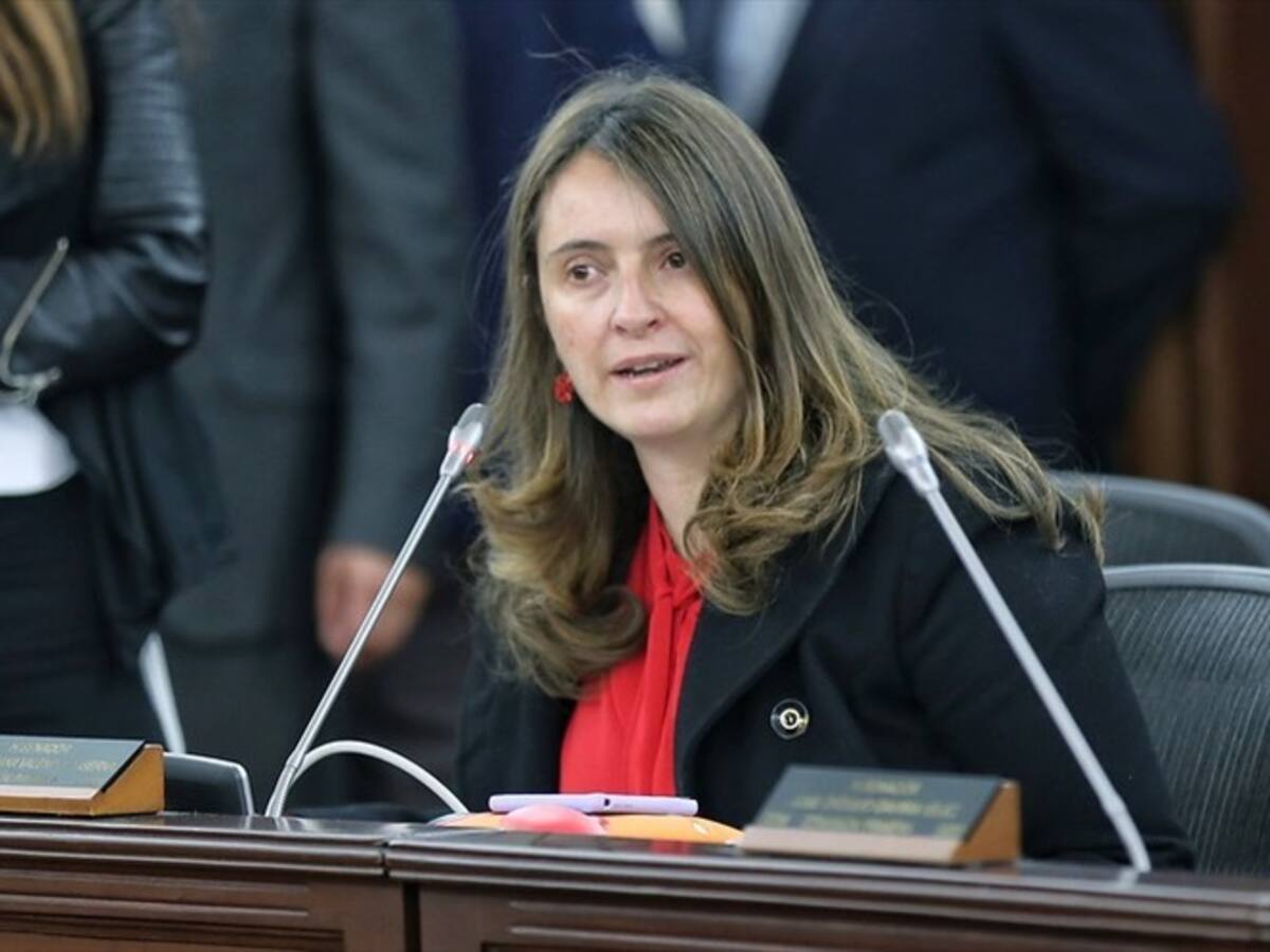 Usted nunca va a ser presidente de Colombia, gracias a Dios: Paloma Valencia a Petro