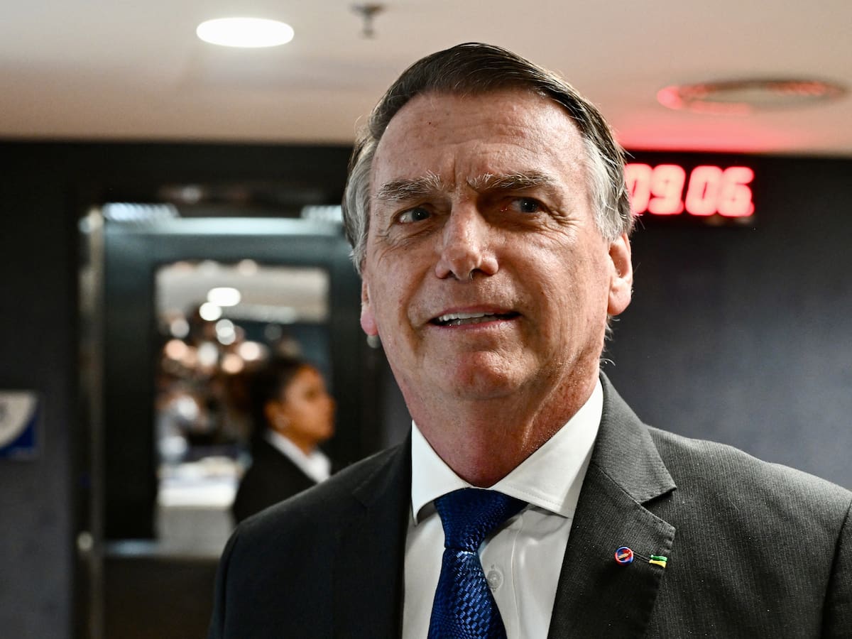 Bolsonaro podrá recibir visitas de familiares sin permiso previo durante prisión domiciliaria