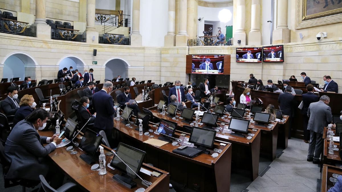 Congresistas denuncian vandalismo en vallas donde publicitan sus campañas políticas