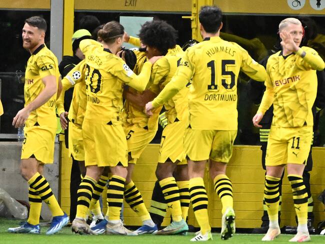 Milan (Italy), 27/11/2023.- Borussia Dortmund celebra gol contra el Milan por Champions. Foto: EFE.