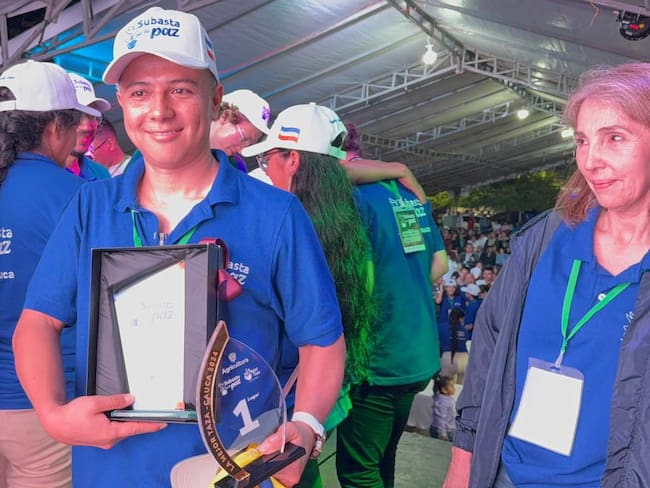 Jefferson Andrés Bolaños Zúñiga se convirtió en el gran triunfador de la Subasta por la Paz. Crédito: MinAgricultura.