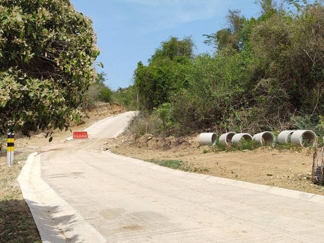 Una vía rural en San Jacinto es la más avanzadas de las tres obras PEDT y está apenas en un 30% de ejecución. Foto: Cortesía Veeduría Ágora