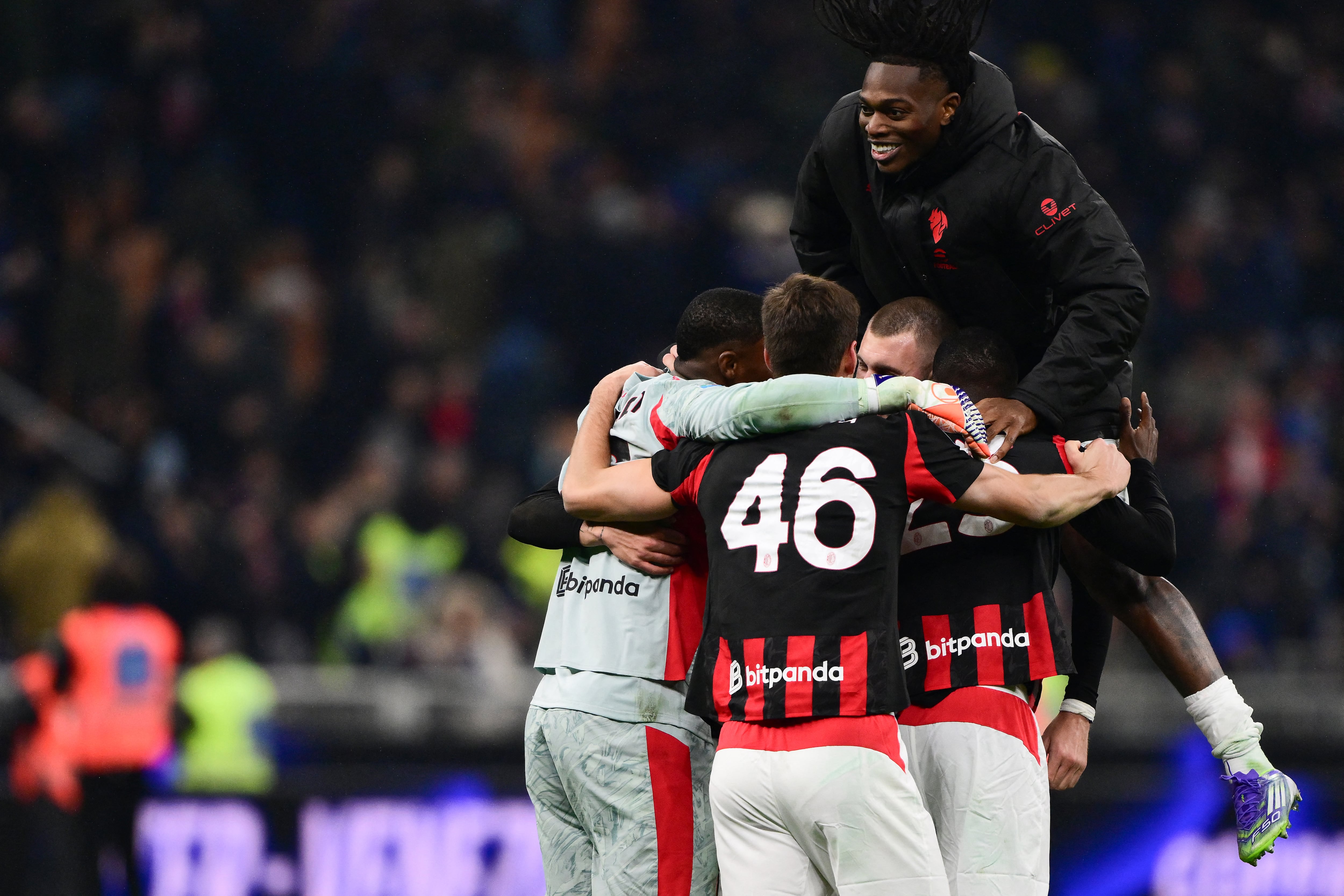 Jugadores del Milán. Foto: Marco BERTORELLO / AFP.