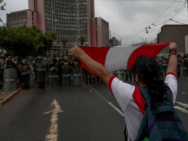 Vemos fracaso en representar legítimamente a la población: congresista en Perú