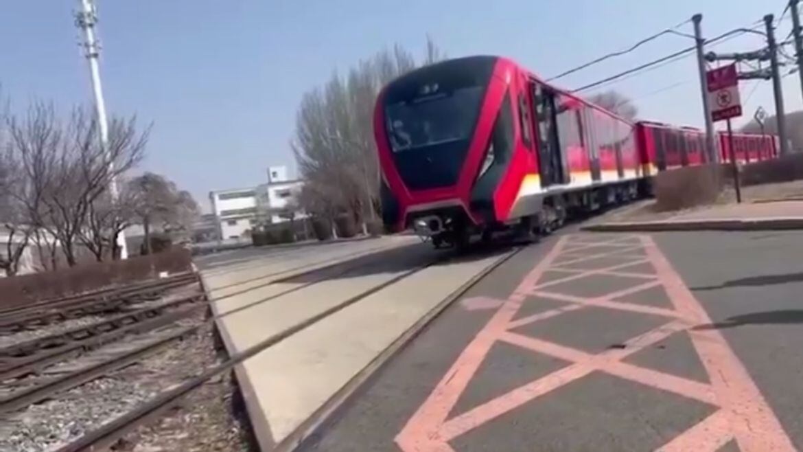 Pruebas en China de rodaje del primer tren del Metro de Bogotá. Foto. captura de pantalla. 