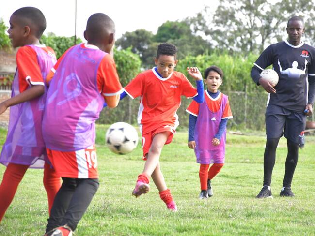 Fundación Adrián Ramos busca alejar a niños y adolescentes de la delincuencia