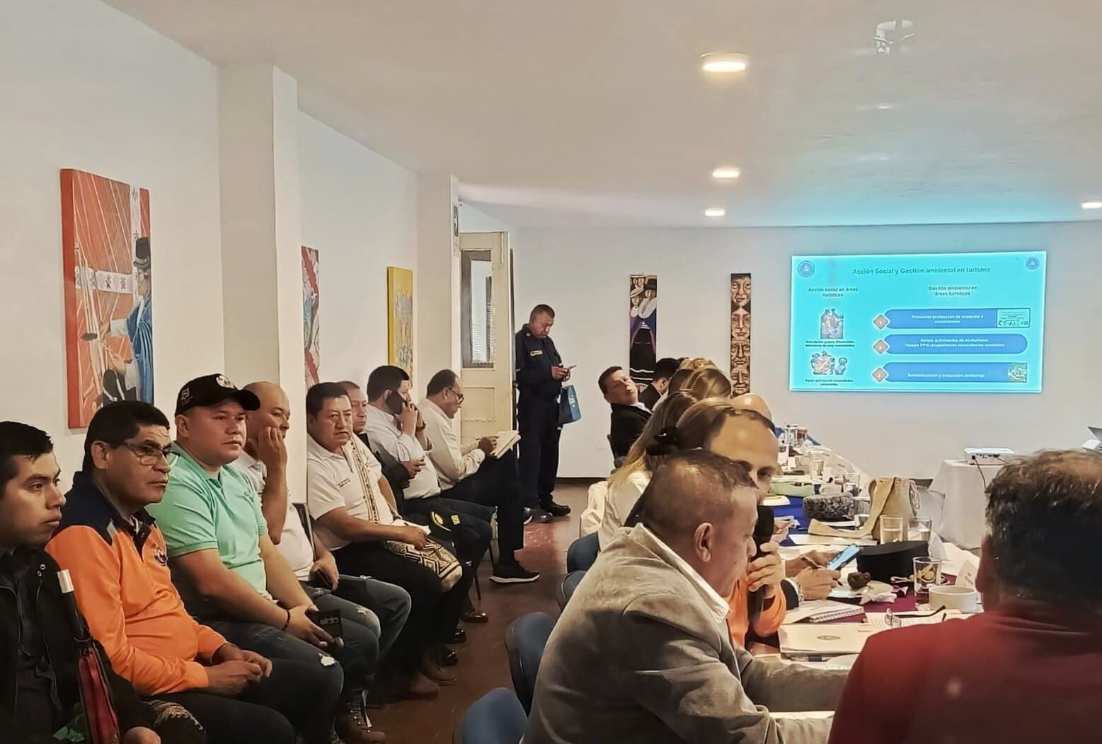 Las autoridades discutieron estrategias para el turismos en Cauca y Colombia. Crédito: Alcaldía de Puracé.