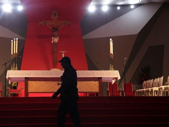 Lluvia, rezos y nervios, miles de feligreses esperan al papa en Villavicencio. Foto: Colprensa