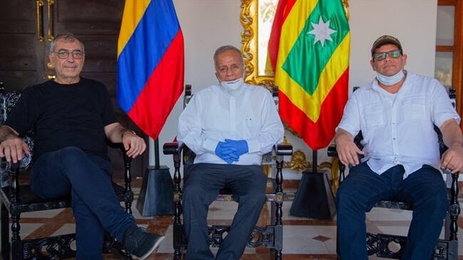 El alcalde William Dau, monseñor Jorge Enrique Jiménez, quien propició el encuentro y David Caballero, presidente del Concejo.. Foto: Cortesía