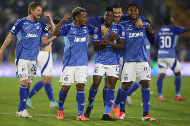 Bogotá. Agosto 8 de 2025. Jugadores de Millonarios celebran un gol ante el Deportivo Cali en un encuentro válido de la Liga BetPlay II 2025 de la fecha 6, en el Estadio Nemesio Camacho El Campin. (Colprensa - Lina Gasca).