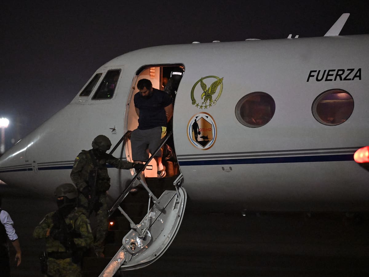 Defensa de alias ‘Fito’ evitó confirmar si negociará con EE. UU. tras su extradición