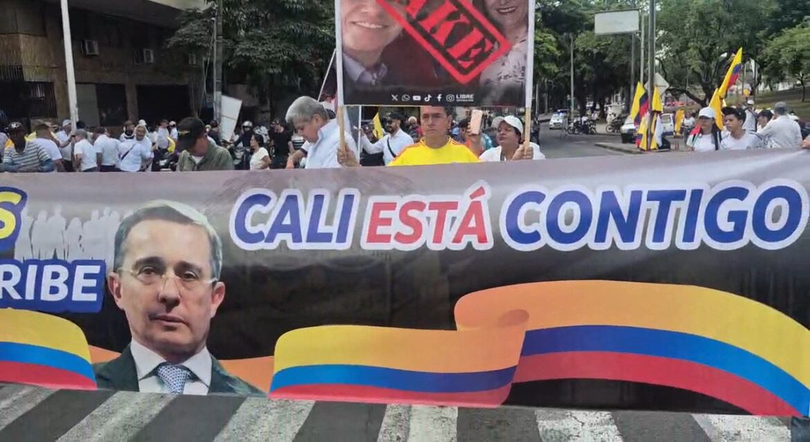 Miles de personas marcharon en Cali en respaldo al expresidente Uribe. Foto: suministrada.