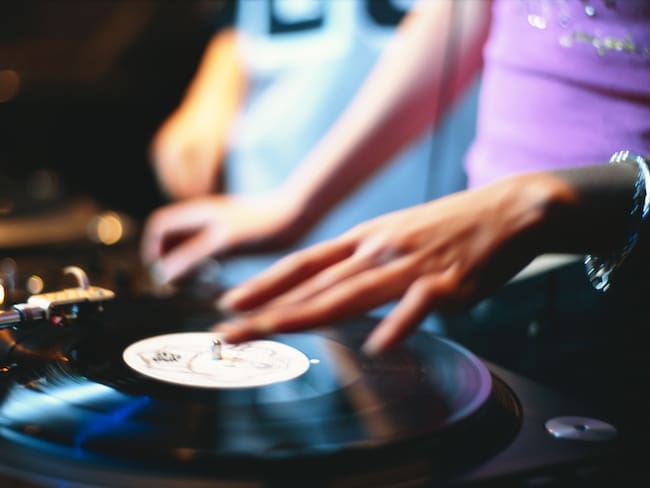 “Será la nueva era de la música: Esther Anaya, Dj colombiana, sobre su colaboración con Snoop Dogg