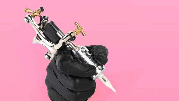 Así es la historia de maquilladora que cambia vidas a través del tatuaje paramédico