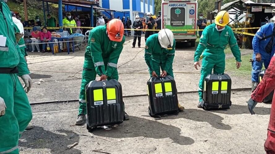 Avanza las labores de rescate de los organismos de emergencia y la ANM para dar con el último minero. Foto: ANM