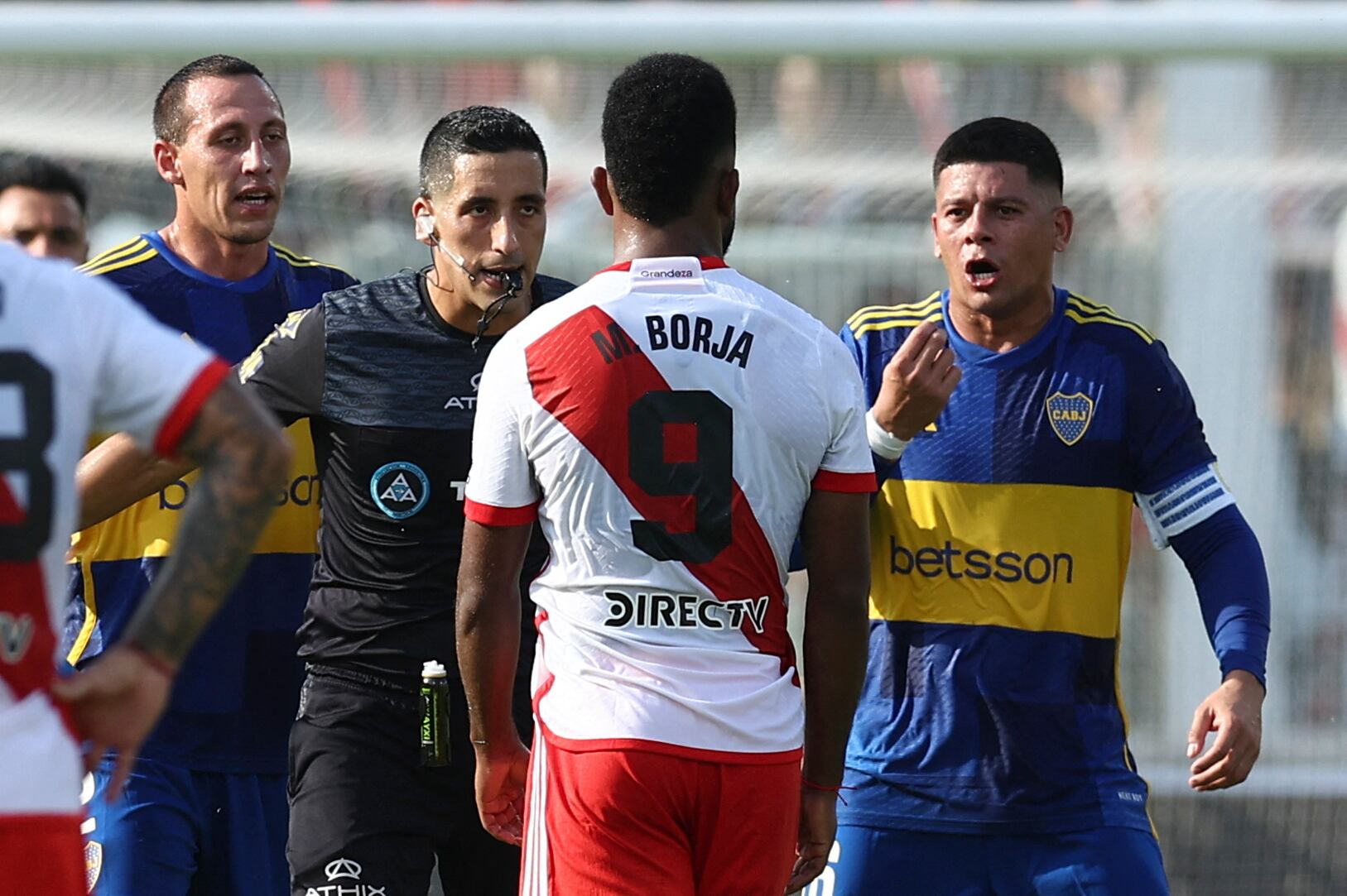 Marcos Rojo (derecha) rescindió su contrato con Boca Juniors. (Photo by ALEJANDRO PAGNI / AFP) (Photo by ALEJANDRO PAGNI/AFP via Getty Images)