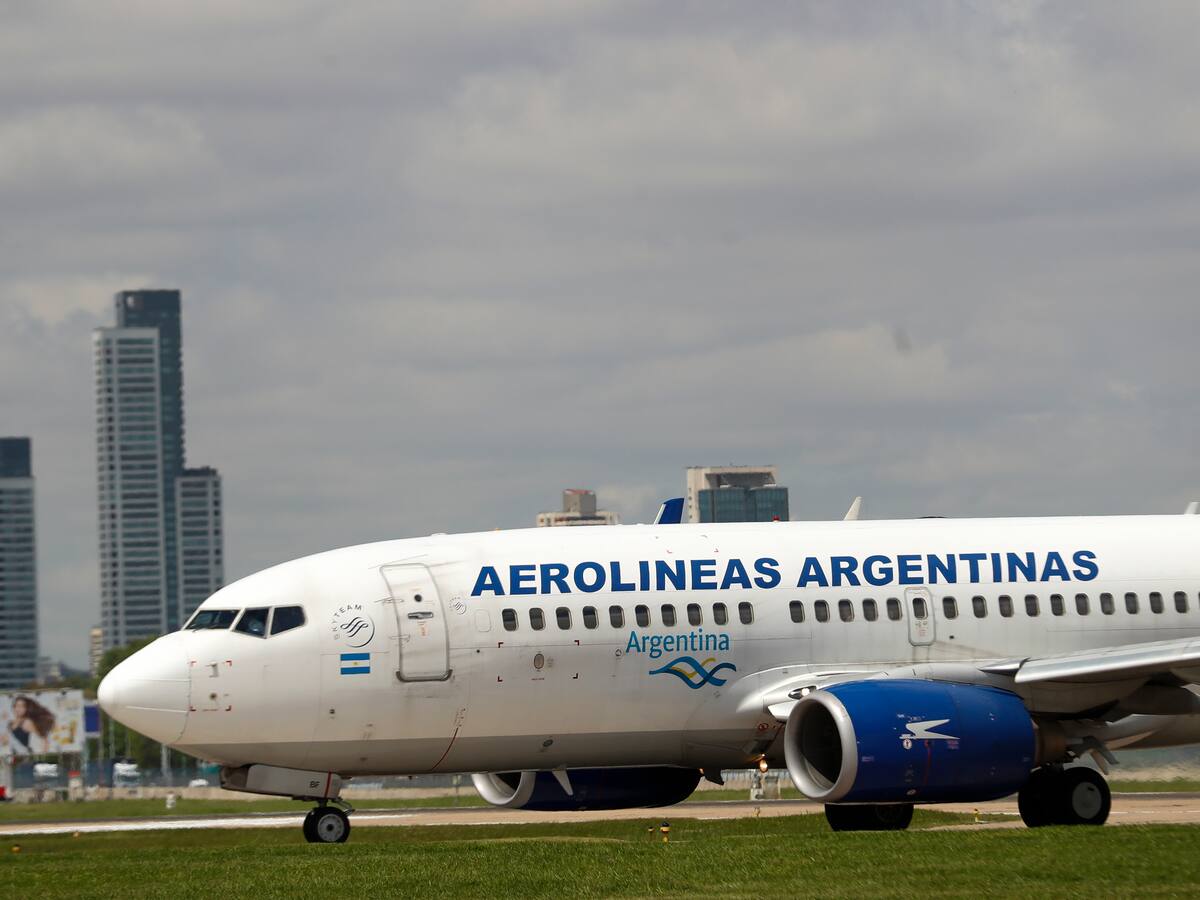 Trabajadores de Aerolíneas Argentinas harán huelga este viernes en reclamo salarial