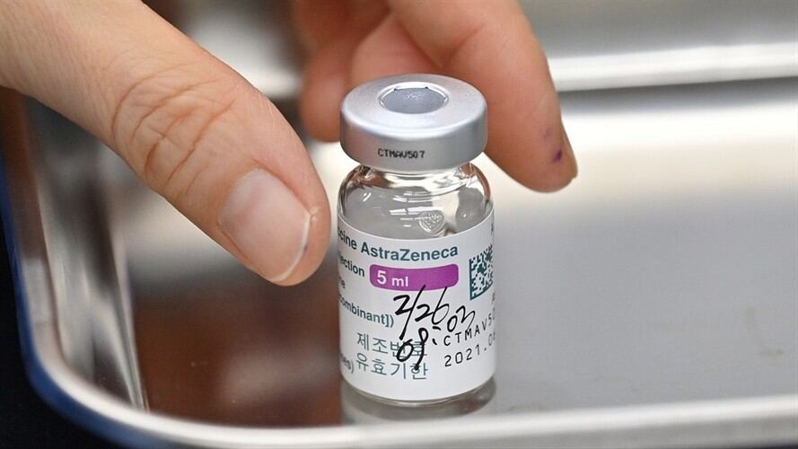 Cuatro hermanas octogenarias volvieron a ver en medio de la jornada de vacunación. Foto: Jung Yeon-Je-Pool/Getty Images