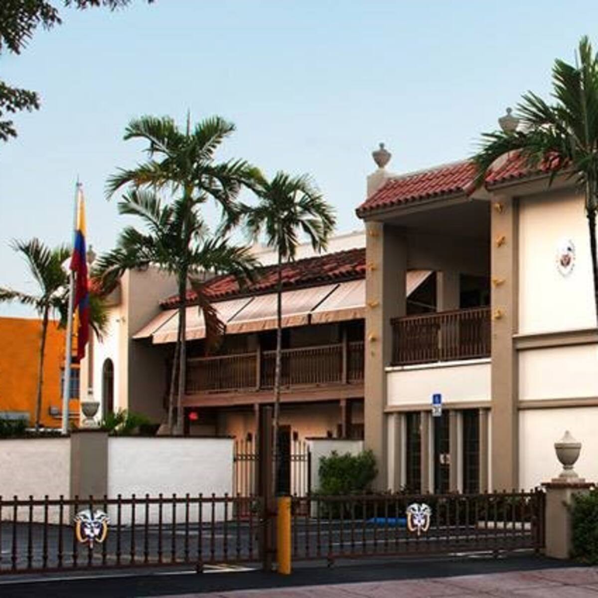 Cancillería enviará a dos personas para apoyar labores en Consulado en Miami