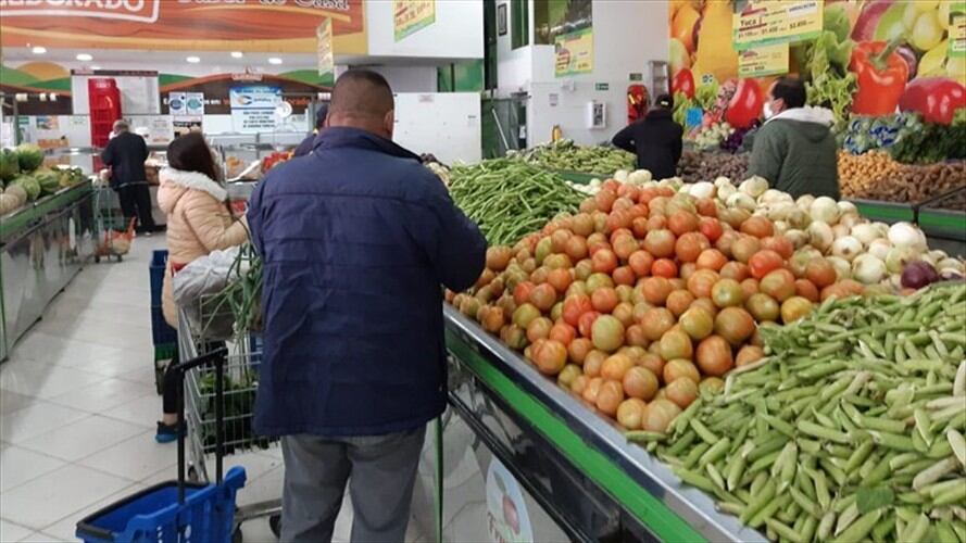 La estrategia, según Londoño, evitaría especulación en los precios a cambio de ayuda al campesino.. Foto: La W