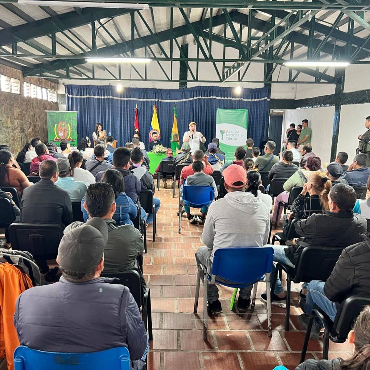 ANT entregó 41 nuevos títulos de propiedad que benefician a estudiantes en el Catatumbo