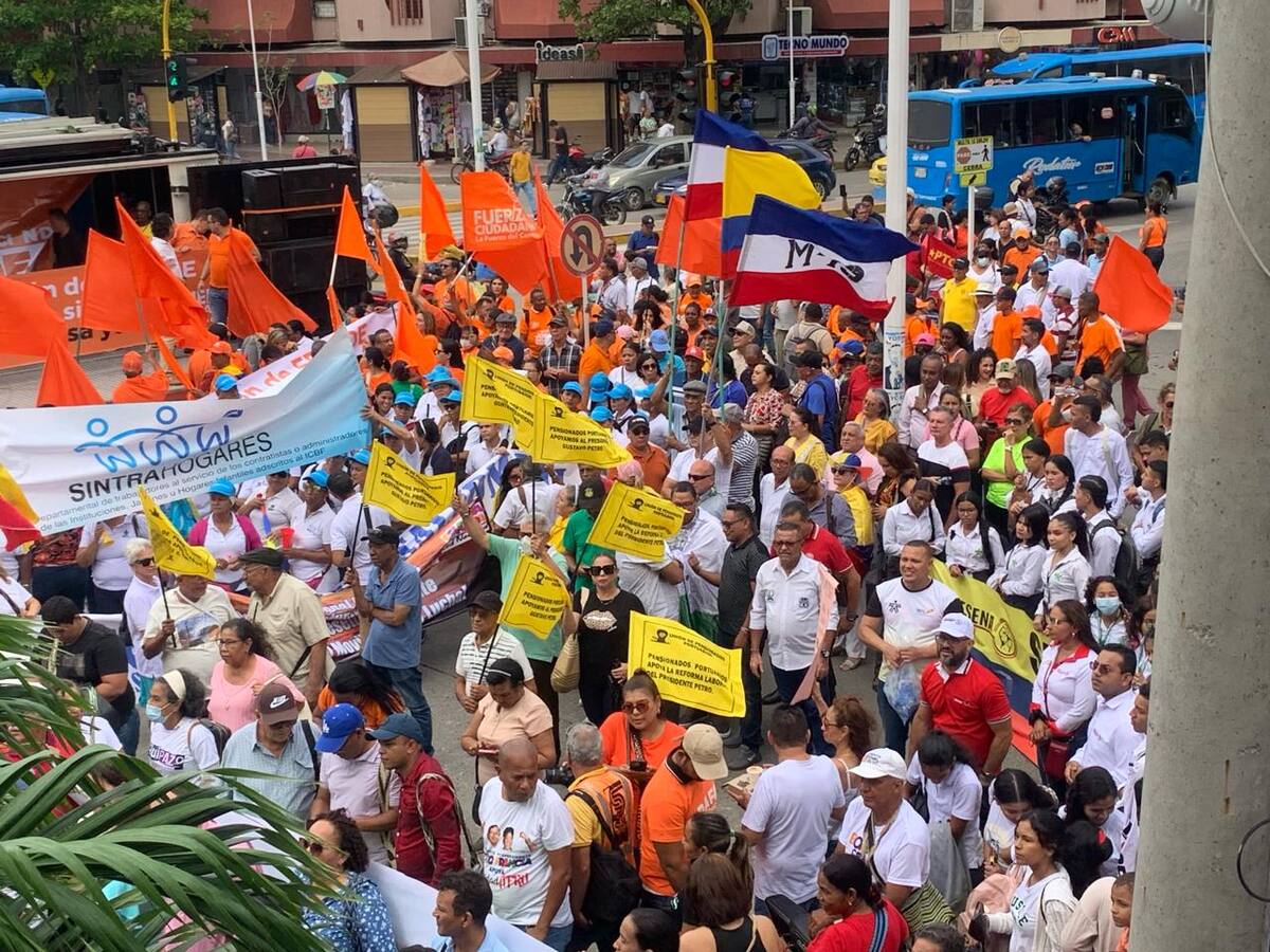 Cientos de samarios salieron a las calles en apoyo al Gobierno Petro