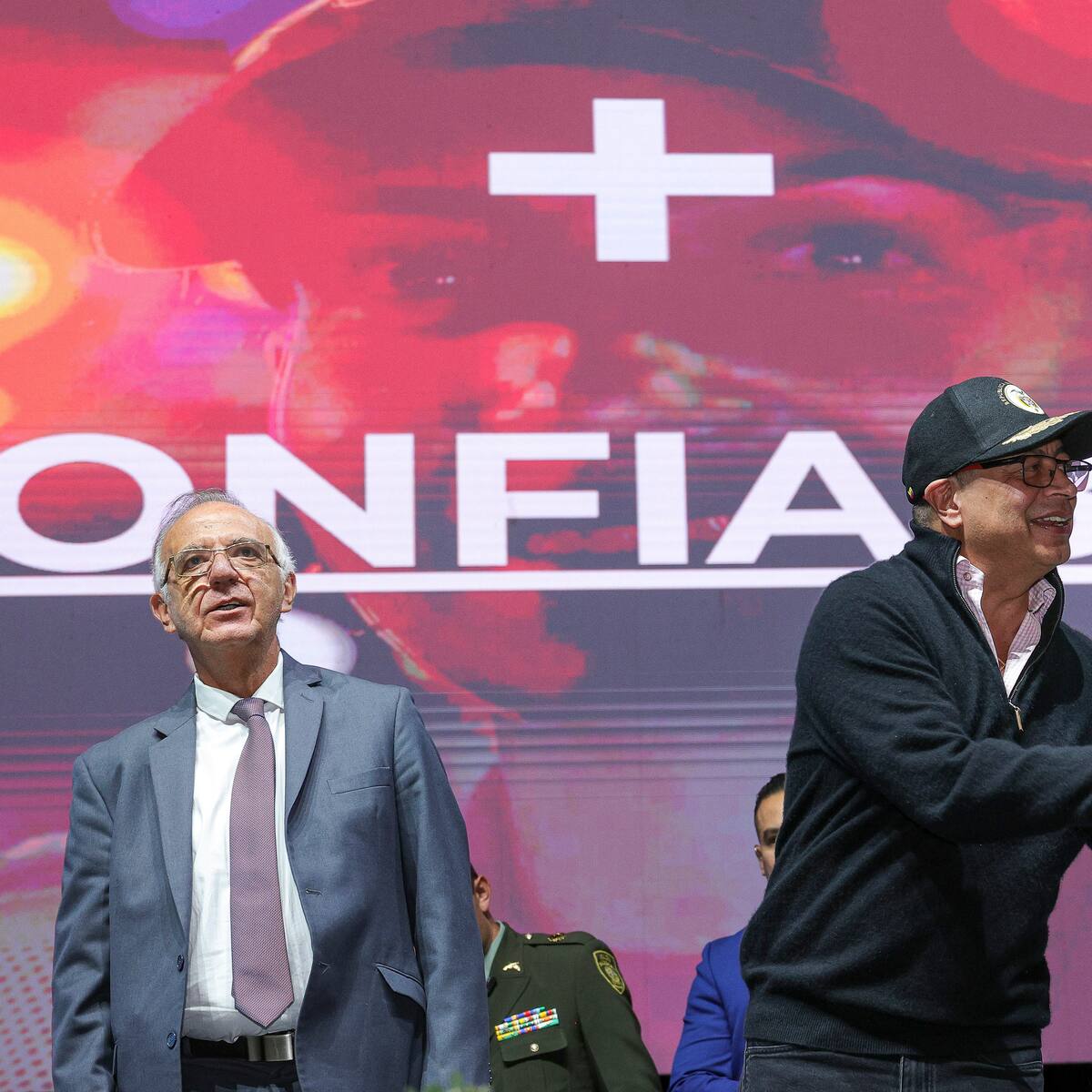 “No podemos generalizar”: general Salamanca tras declaraciones de Petro sobre policías