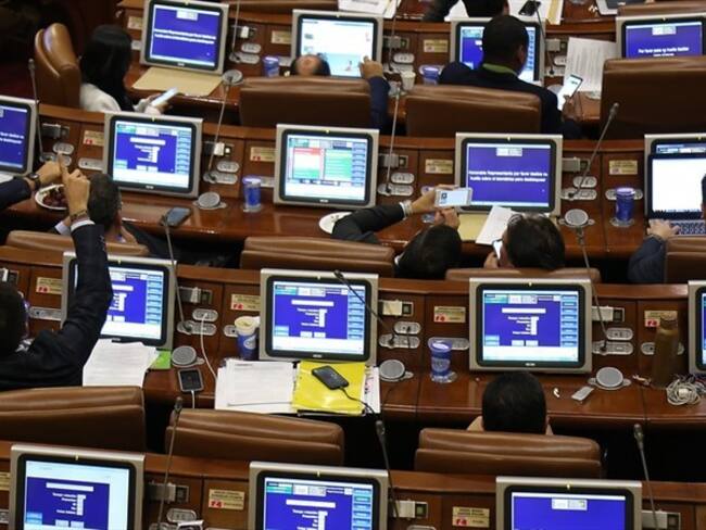 ¿Qué opina sobre la votación de la reforma tributaria en la madrugada?. Foto: Colprensa