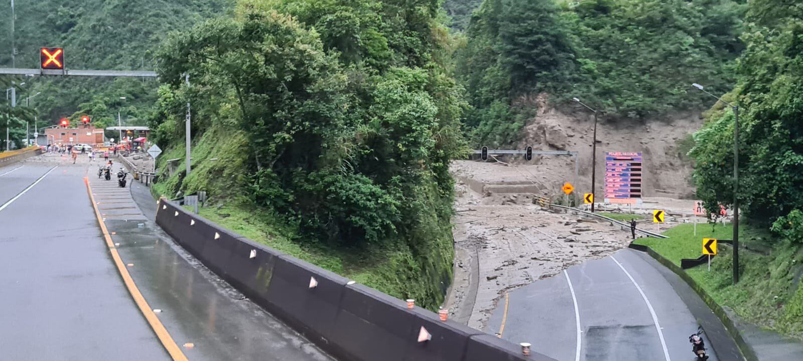 Afectación por avalancha en la vía al Llano. Foto. Invías