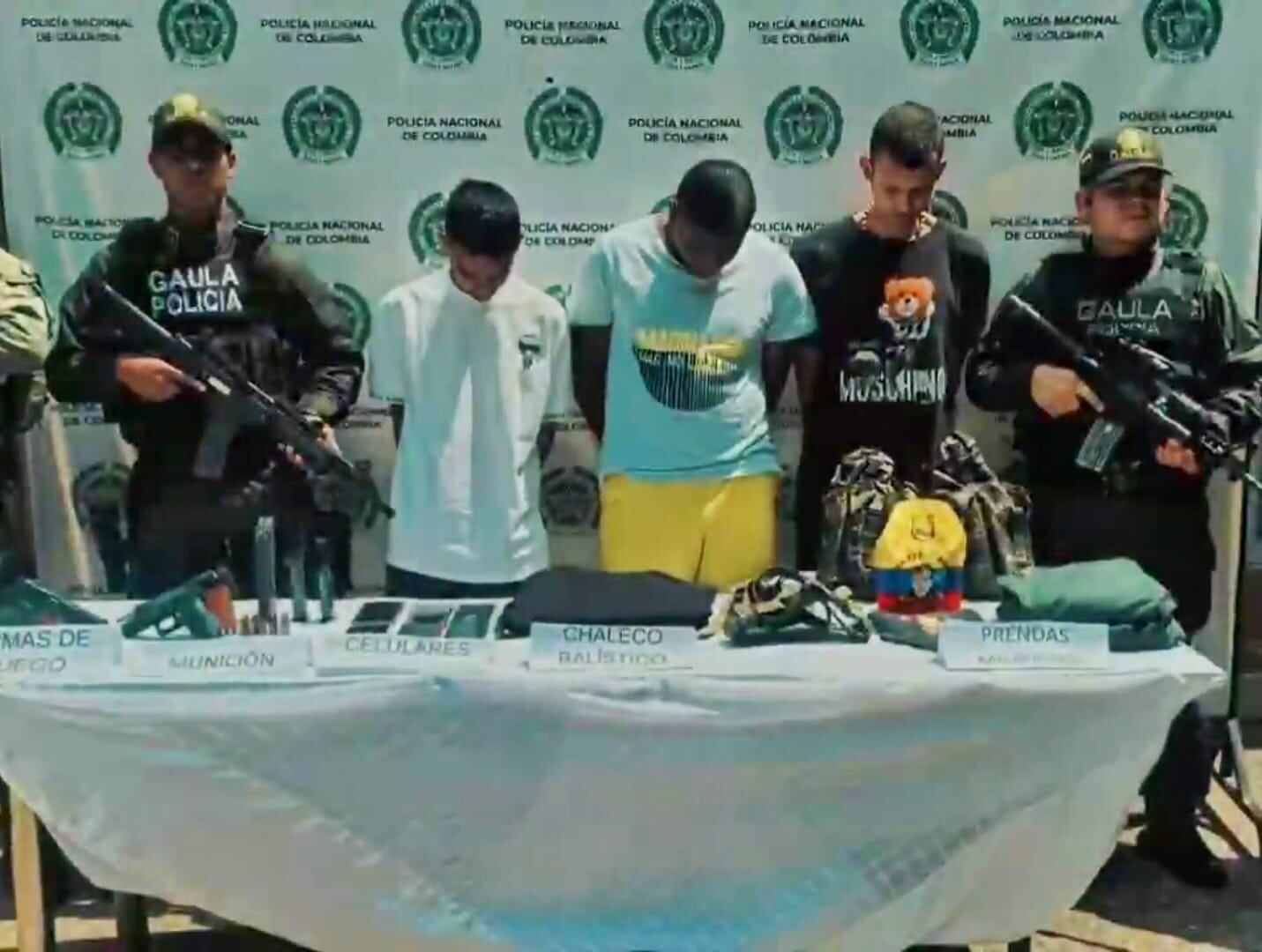 En el operativo fueron capturados otros dos supuestos integrantes de la estructura Jaime Martínez de las disidencias lideradas por ‘Iván Mordisco’. Crédito: Policía Nacional.